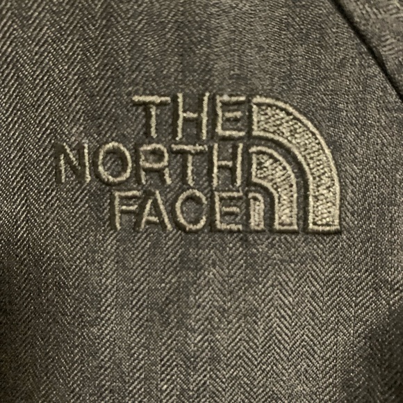 Girls’ The North Face Parka - Picture 3 of 6